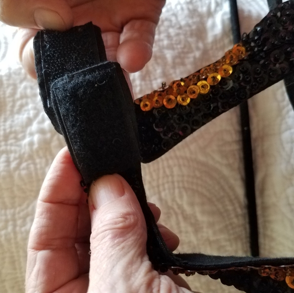 Nwot's Black and Gold sequin crop top 🌟 - Picture 5 of 6